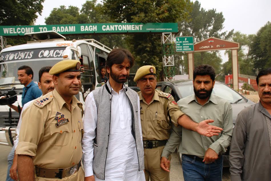 Malik along with others arrested on way to Pulwama